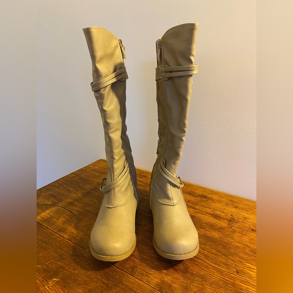 Tan Boots - Picture 5 of 5